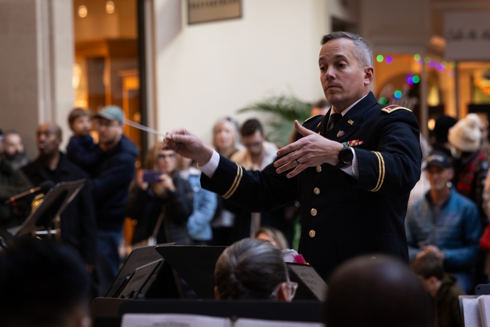 63rd Army Band performs at Bridgewater mall