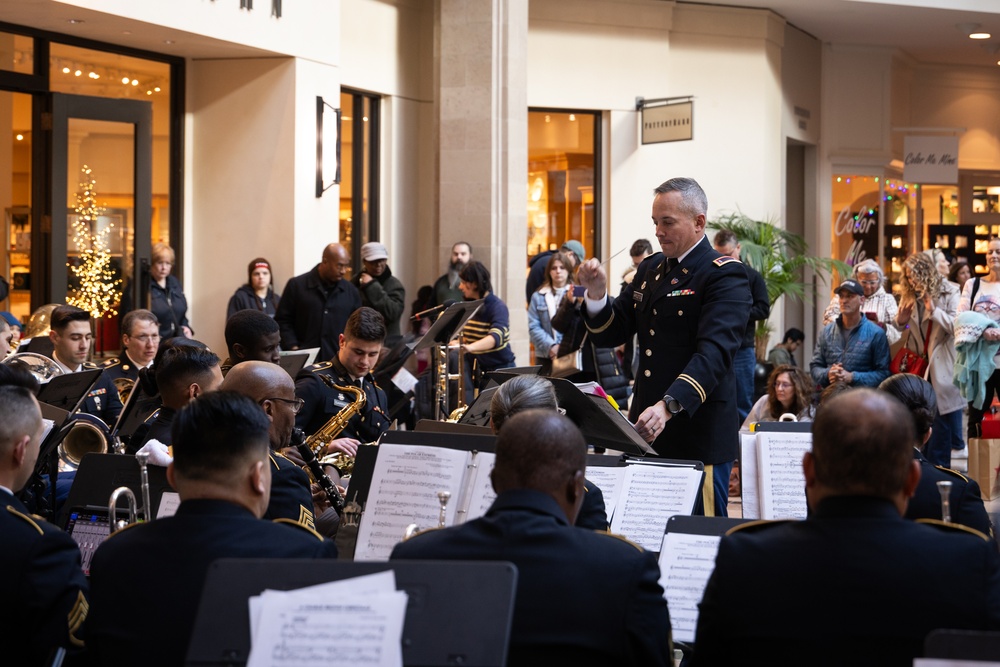 63rd Army Band performs at Bridgewater mall