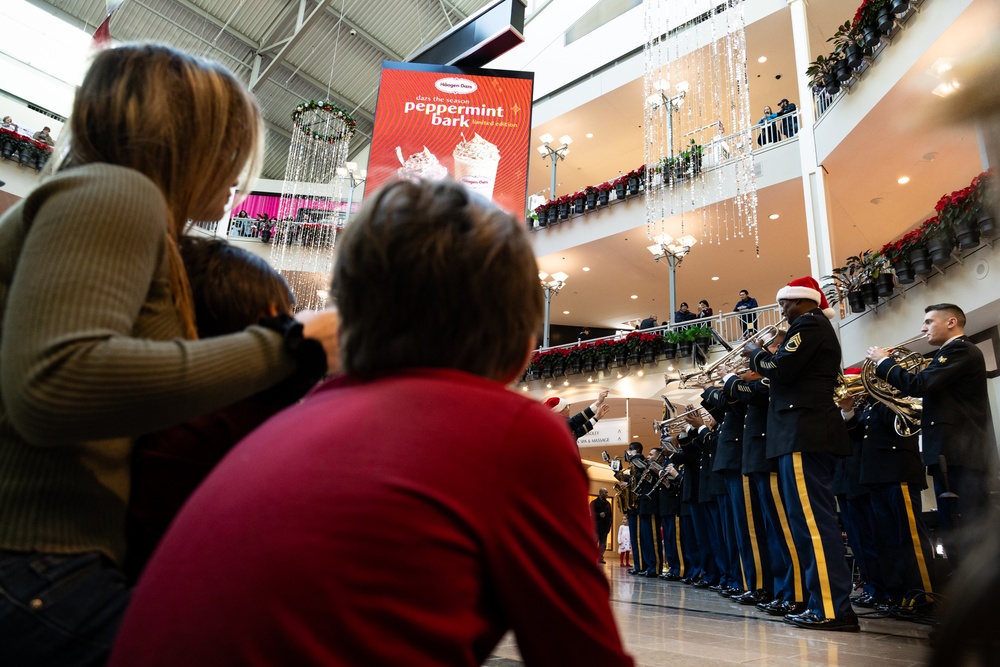 63rd Army Band performs at Bridgewater mall