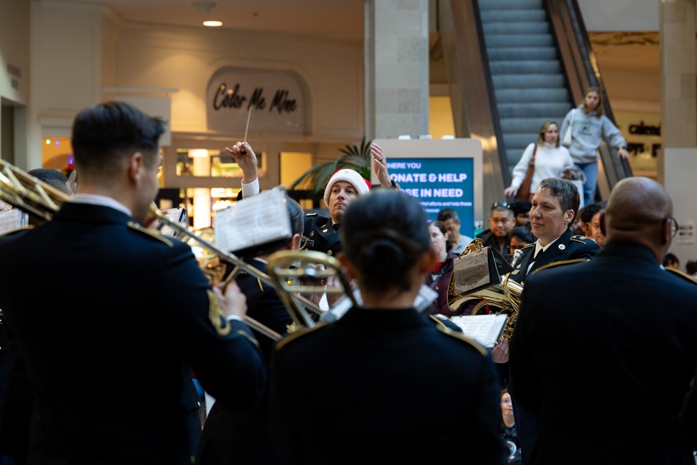 63rd Army Band performs at Bridgewater mall