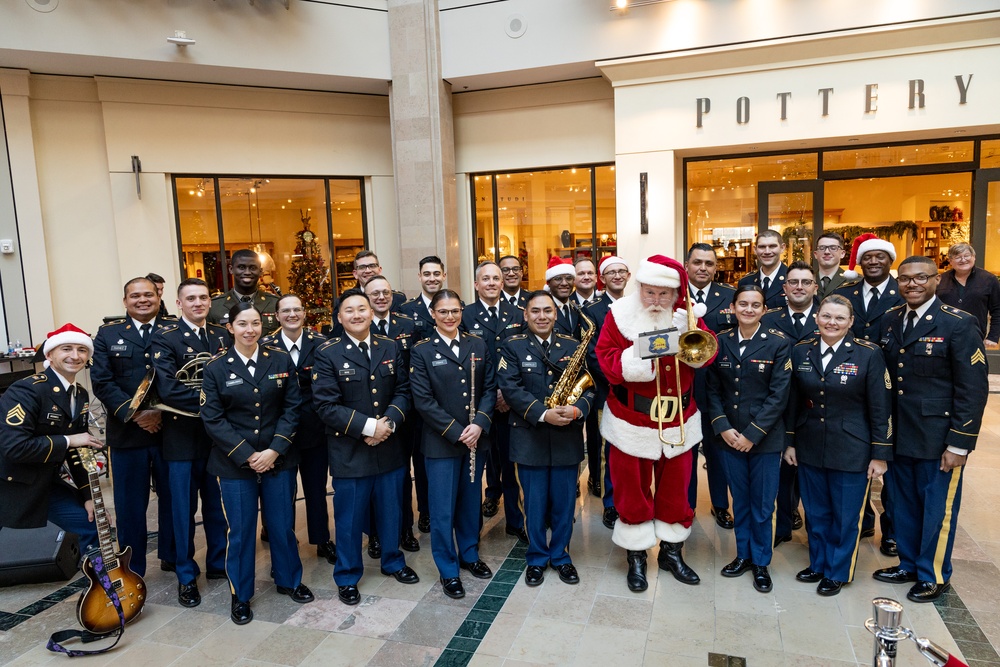 63rd Army Band performs at Bridgewater mall