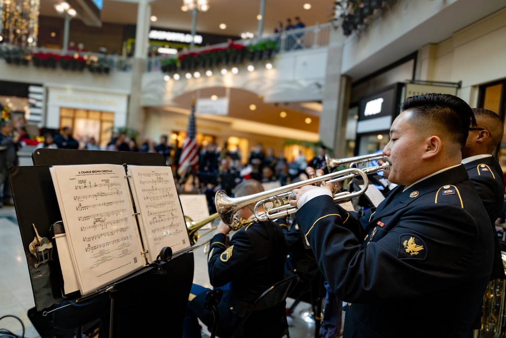 63rd Army Band performs at Bridgewater mall