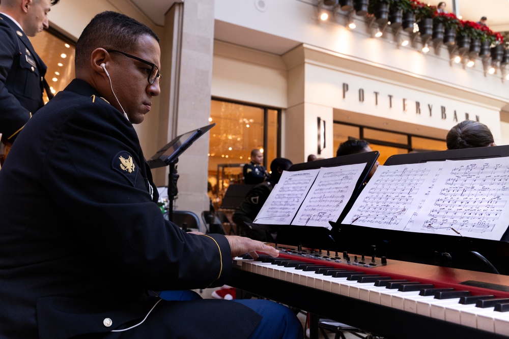 63rd Army Band performs at Bridgewater mall