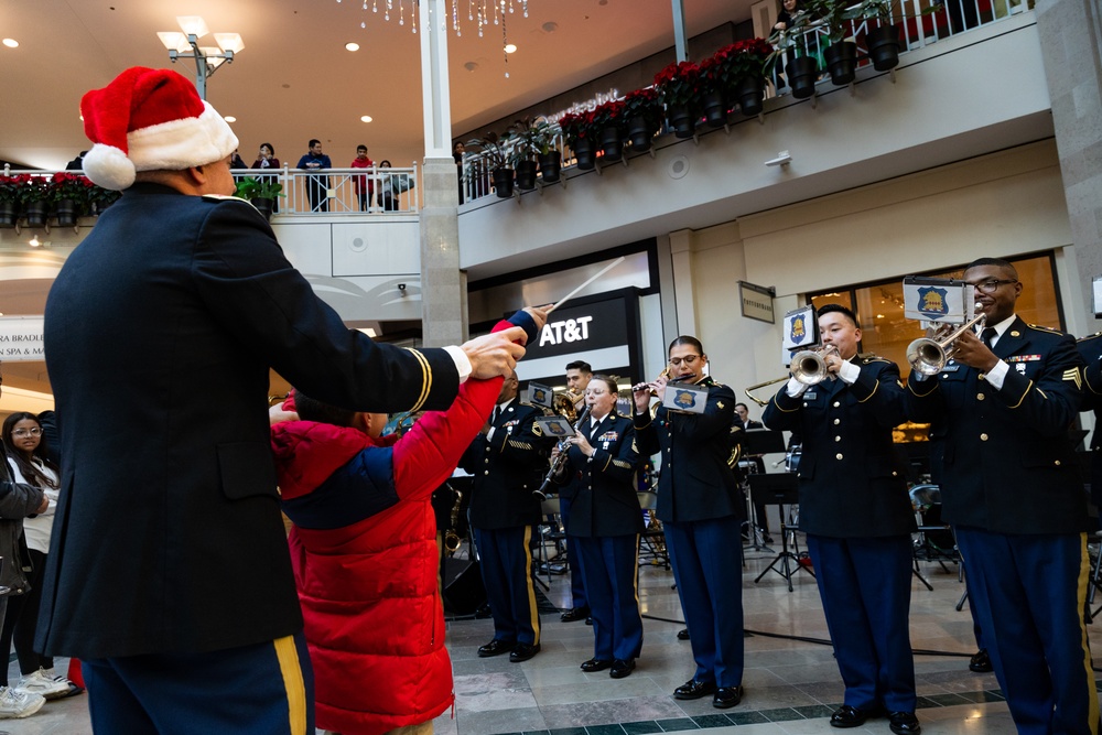 63rd Army Band performs at Bridgewater mall