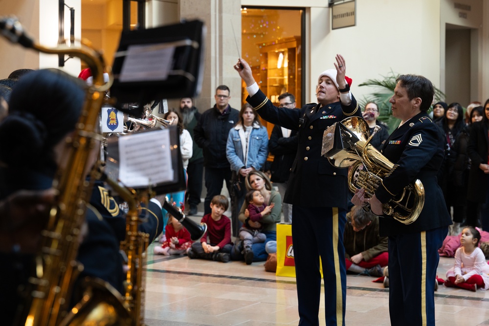 63rd Army Band performs at Bridgewater mall