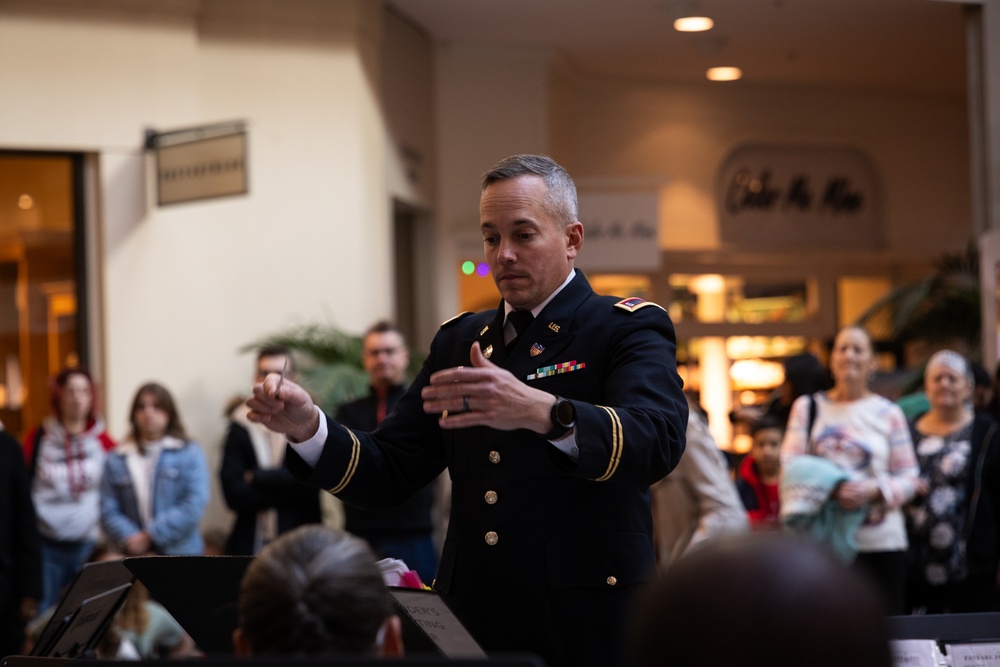 63rd Army Band performs at Bridgewater mall