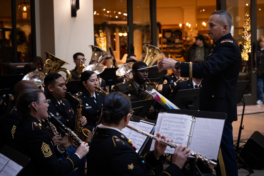 63rd Army Band performs at Bridgewater mall