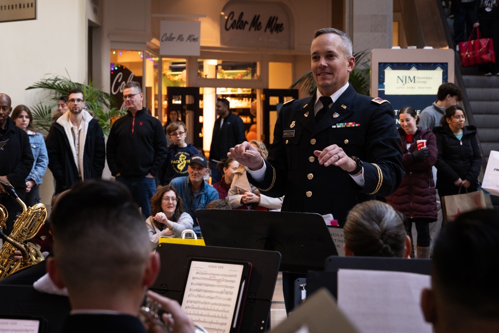 63rd Army Band performs at Bridgewater mall