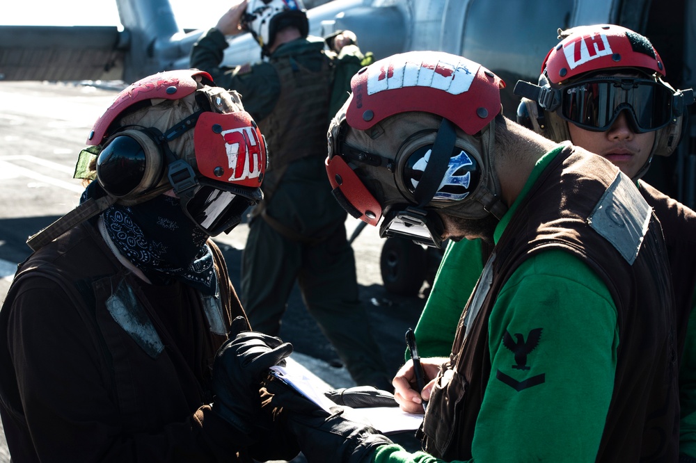 USS Carl Vinson (CVN 70) Conducts Routine Flight Operations in the South China Sea