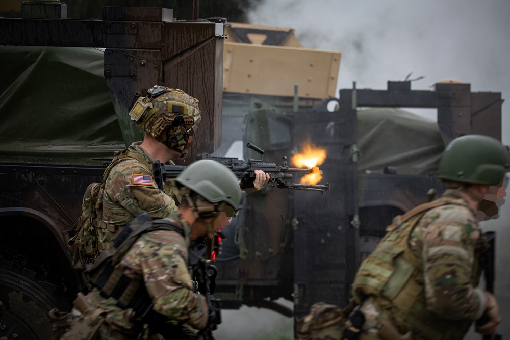 Soldiers from the 20th Special Forces Support Group Conducts Rescue Training