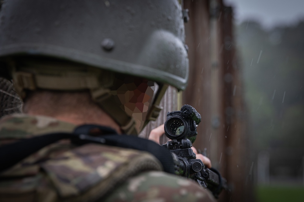 Soldiers from the 20th Specials Forces Support Group Conducts Rescue Training