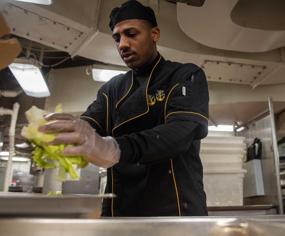 USS Ronald Reagan (CVN 76) hosts a Christmas meal