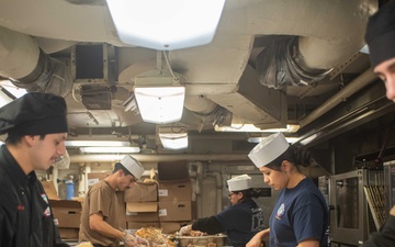 USS Ronald Reagan (CVN 76) hosts a Christmas meal