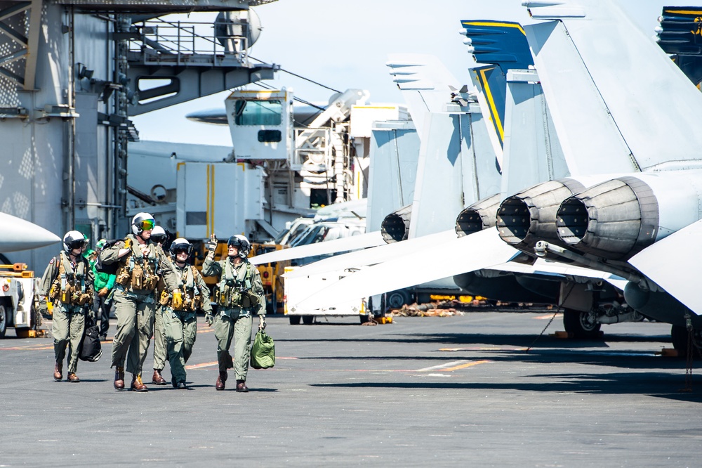 USS Carl Vinson (CVN 70) Conducts Routine Flight Operations in the South China Sea