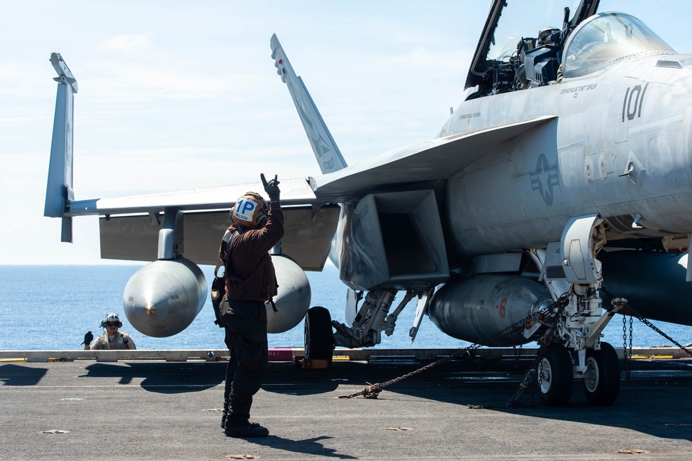 USS Carl Vinson (CVN 70) Conducts Routine Flight Operations in the South China Sea