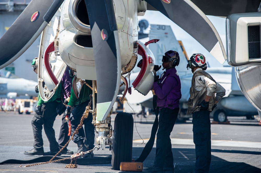 USS Carl Vinson (CVN 70) Conducts Routine Flight Operations in the South China Sea