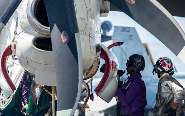 USS Carl Vinson (CVN 70) Conducts Routine Flight Operations in the South China Sea