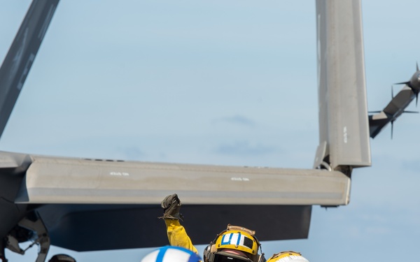 USS Carl Vinson (CVN 70) Conducts Routine Flight Operations in the South China Sea