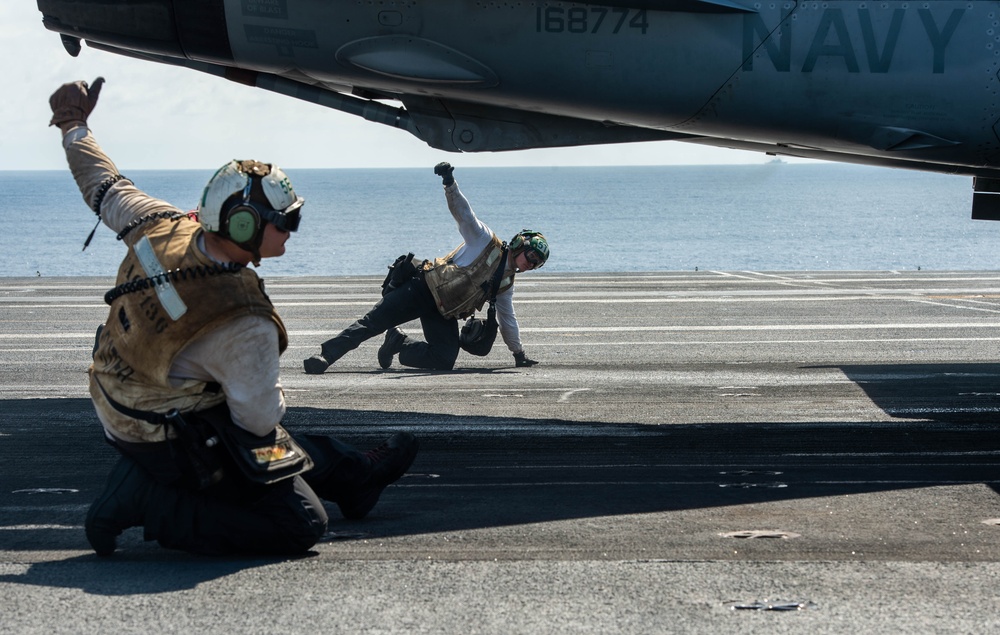 USS Carl Vinson (CVN 70) Conducts Routine Flight Operations in the South China Sea