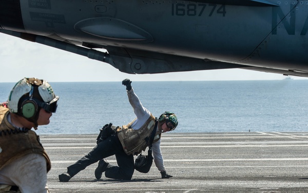 USS Carl Vinson (CVN 70) Conducts Routine Flight Operations in the South China Sea