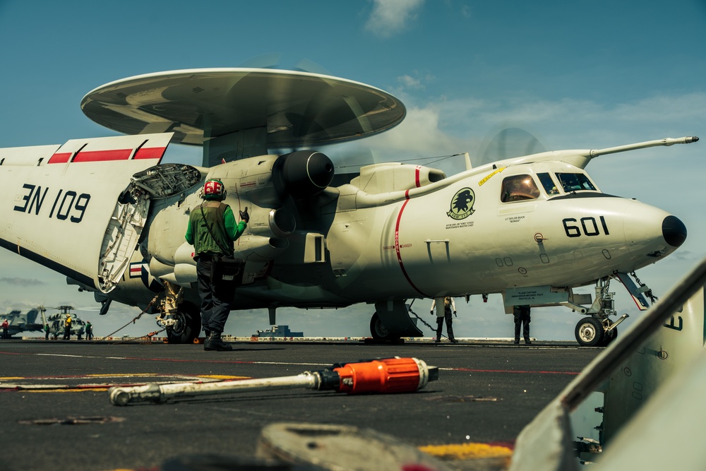 USS Carl Vinson (CVN 70) Conducts Routine Flight Operations in the South China Sea