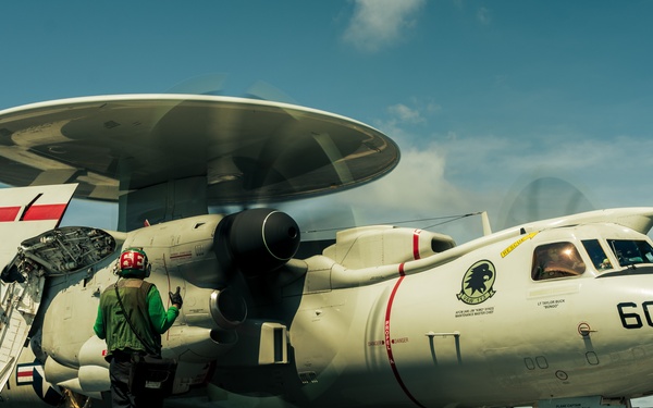 USS Carl Vinson (CVN 70) Conducts Routine Flight Operations in the South China Sea