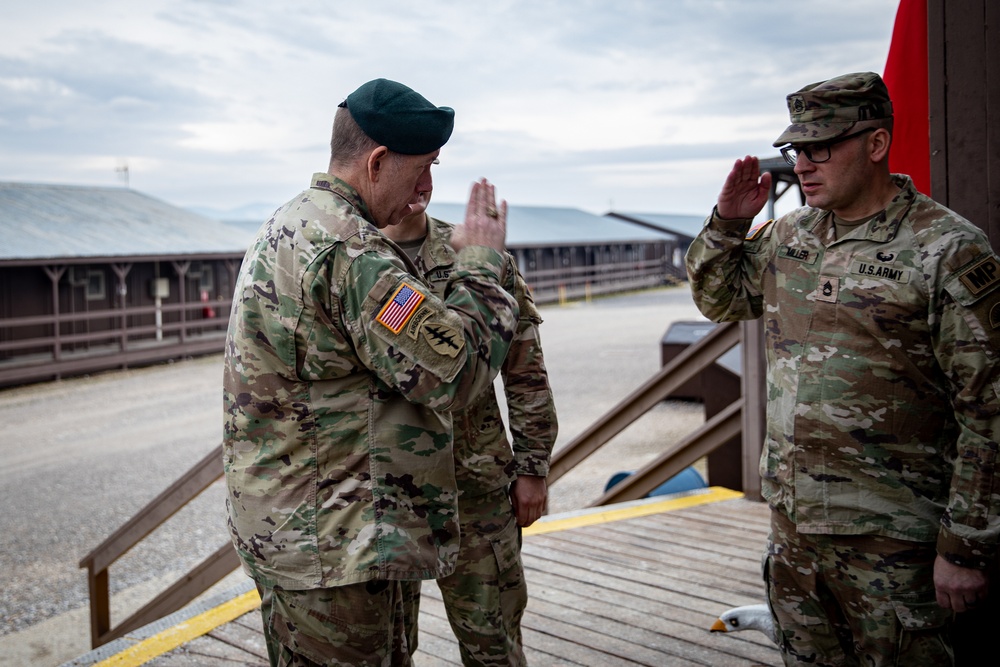 KFOR Chief of Staff meets with Soldiers from his home state at Camp Bondsteel