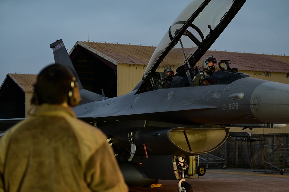 Ambassador Markell Visits Aviano AB