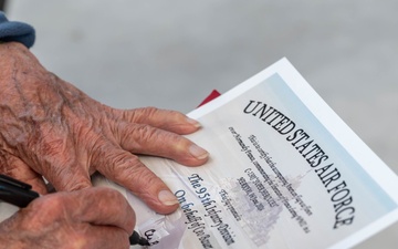 WWII veteran Ceo Bauer takes flight with U.S. Air Force