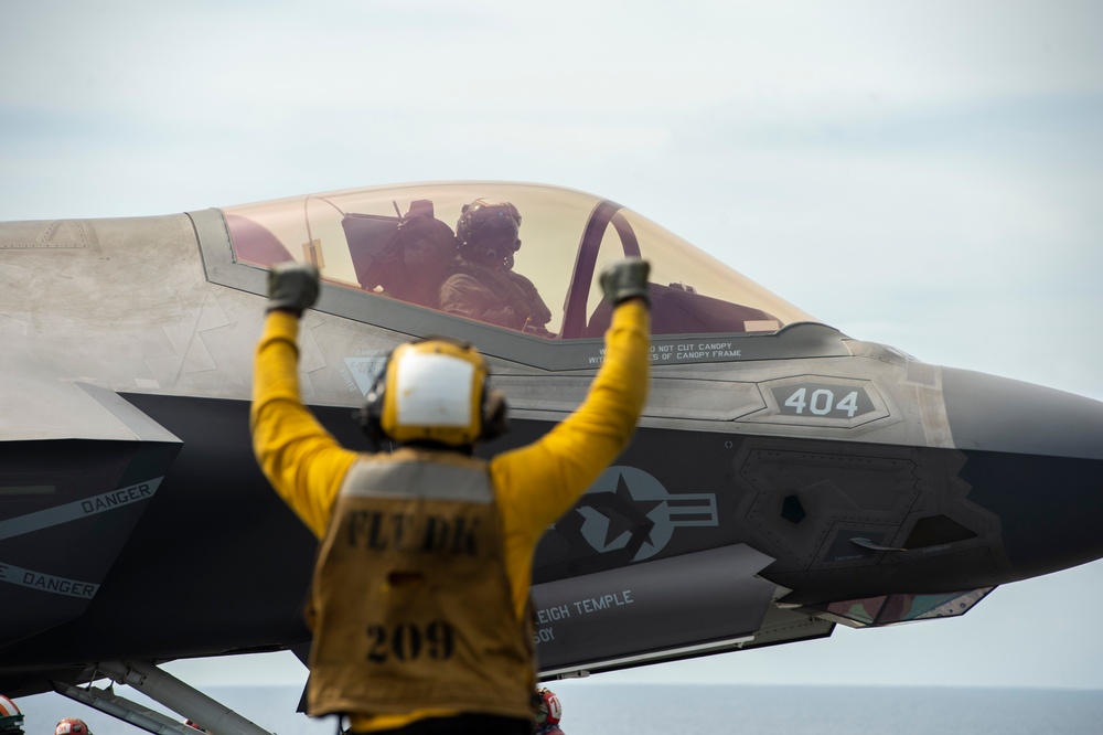 USS Carl Vinson (CVN 70) Conducts Routine Flight Operations in the South China Sea