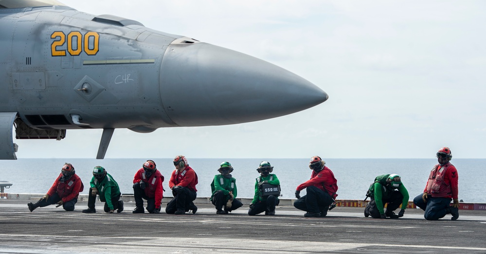 USS Carl Vinson (CVN 70) Conducts Routine Flight Operations in the South China Sea