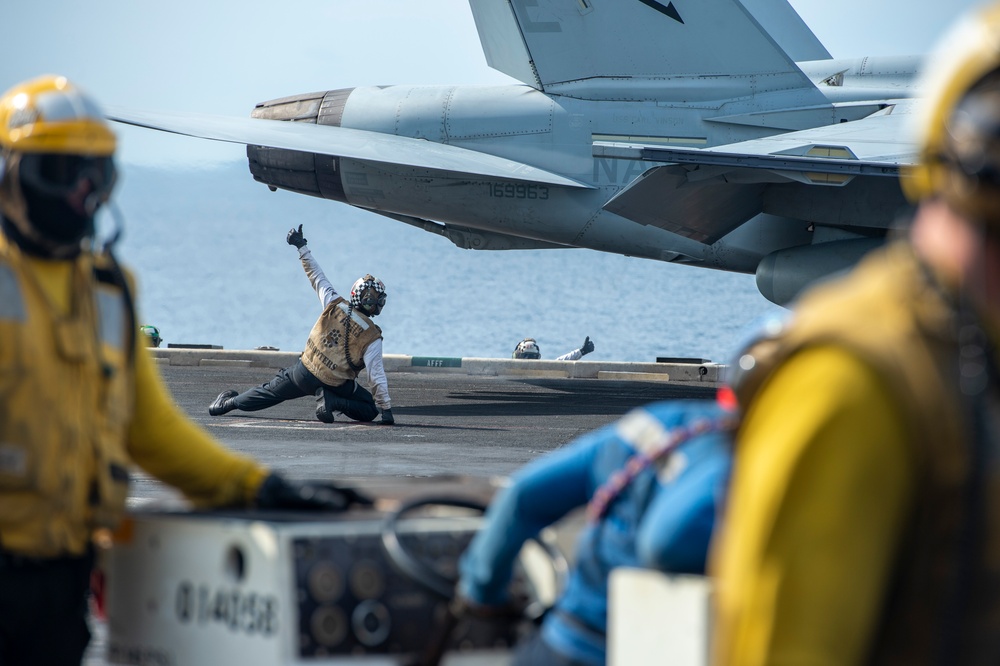 USS Carl Vinson (CVN 70) Conducts Routine Flight Operations in the South China Sea