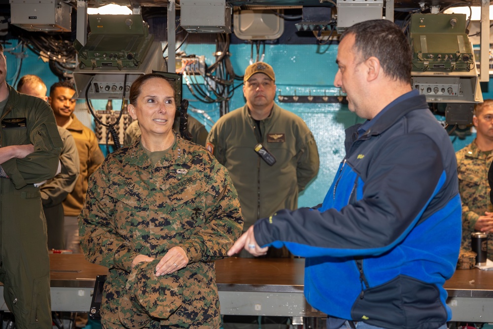 MARFORCOM Visits USS Iwo Jima (LHD 7)