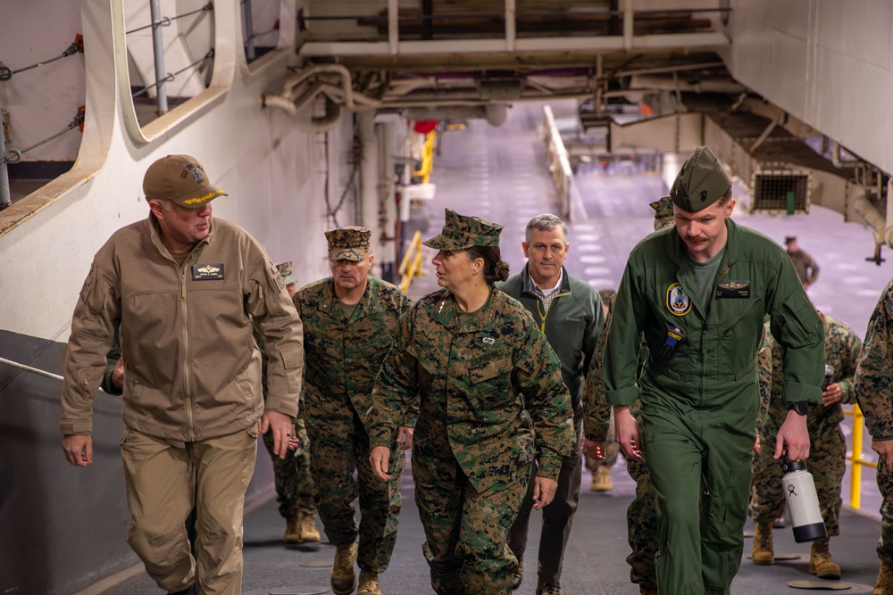 MARFORCOM Visits USS Iwo Jima (LHD 7)