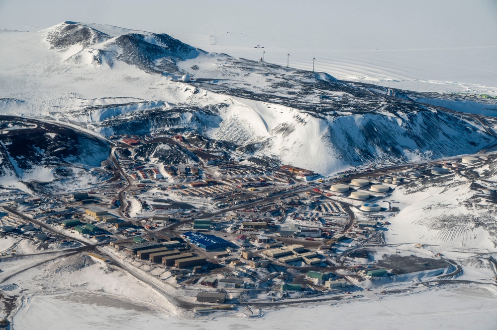 Antarctic Airlift: Operating on Ice