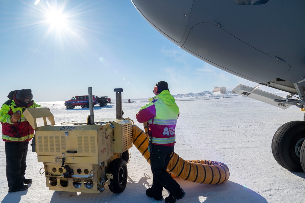 Antarctic Airlift: Operating on Ice