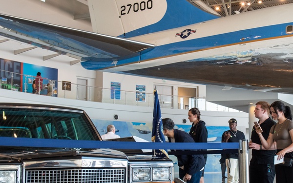 USS Ronald Reagan (CVN 76) Sailors visit the Ronald Reagan Presidential Library