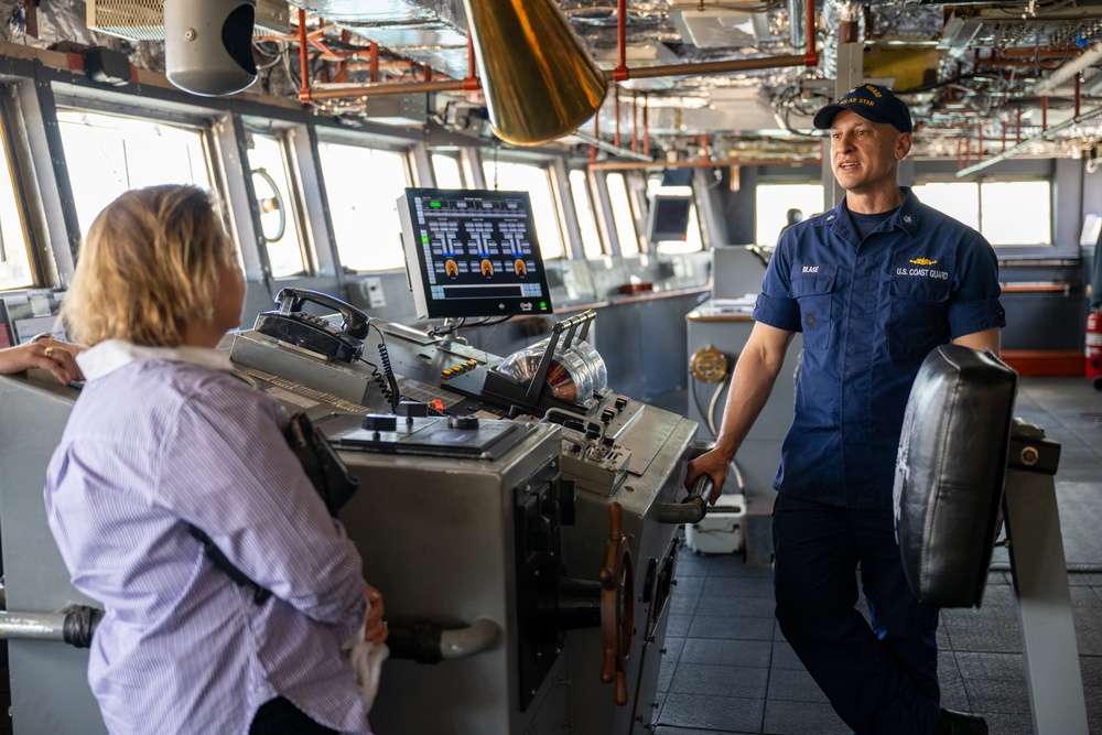 USCGC Polar Star (WAGB 10) visits Sydney enroute to Antarctica for Operation Deep Freeze