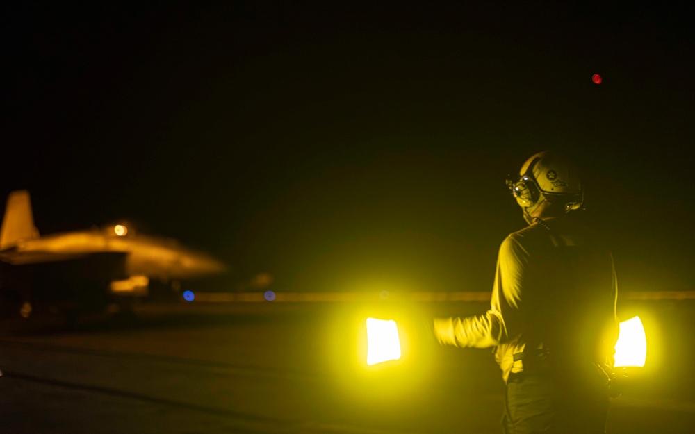 USS Carl Vinson (CVN 70) Conducts Routine Flight Operations in the South China Sea