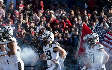 U.S. Naval Academy Midshipmen take on the University of Oklahoma Sooners at the Lockheed Martin Armed Forces Bowl