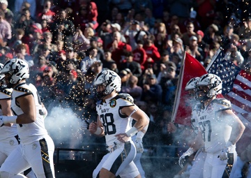 U.S. Naval Academy Midshipmen take on the University of Oklahoma Sooners at the Lockheed Martin Armed Forces Bowl