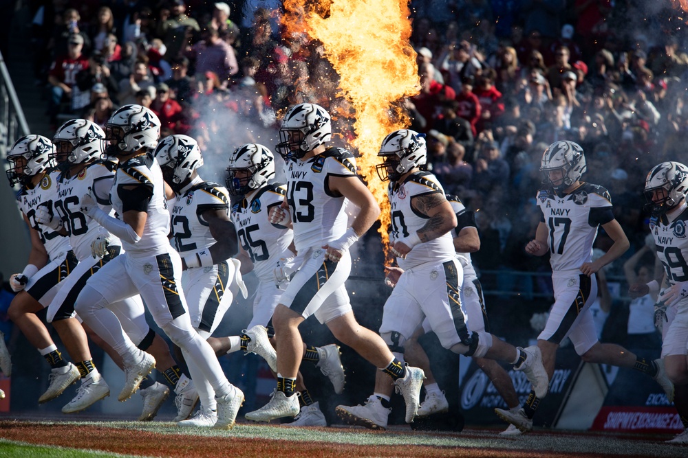 U.S. Naval Academy Midshipmen take on the University of Oklahoma Sooners at the Lockheed Martin Armed Forces Bowl