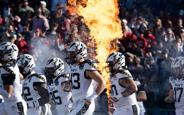 U.S. Naval Academy Midshipmen take on the University of Oklahoma Sooners at the Lockheed Martin Armed Forces Bowl