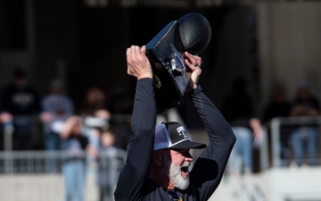 U.S. Naval Academy Midshipmen take on the University of Oklahoma Sooners at the Lockheed Martin Armed Forces Bowl