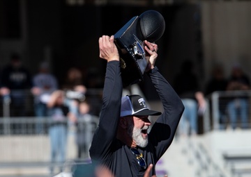 U.S. Naval Academy Midshipmen take on the University of Oklahoma Sooners at the Lockheed Martin Armed Forces Bowl