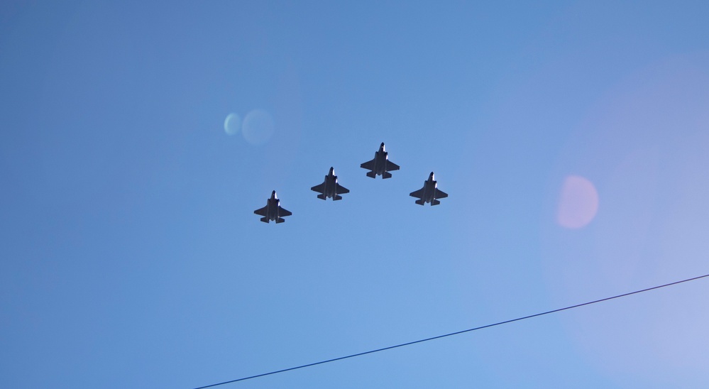 U.S. Naval Academy Midshipmen take on the University of Oklahoma Sooners at the Lockheed Martin Armed Forces Bowl