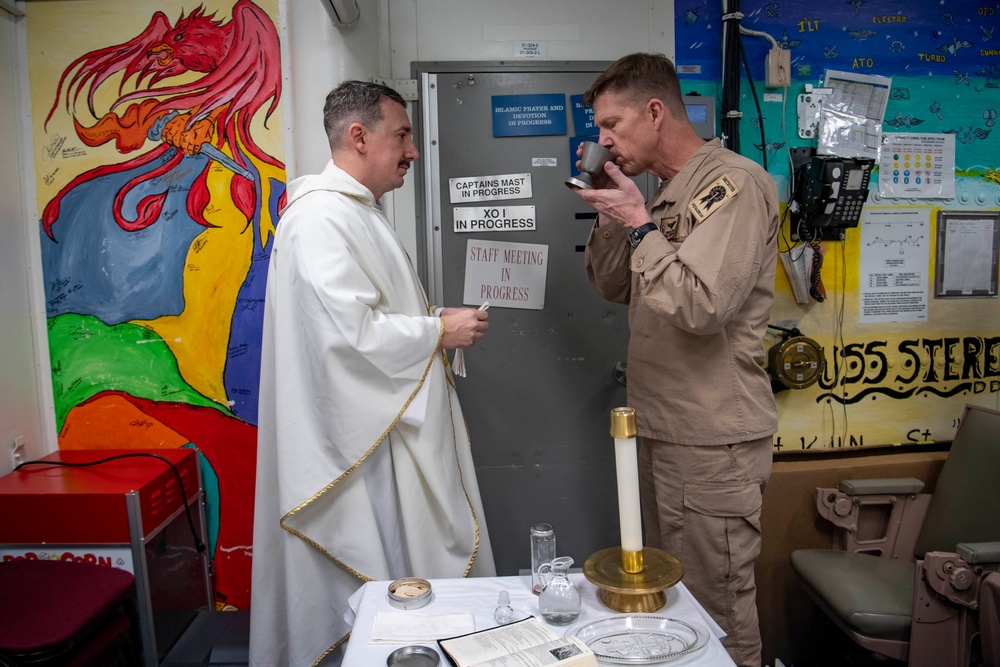 USS Sterett conducts routine operations as part of the Carl Vinson Carrier Strike Group