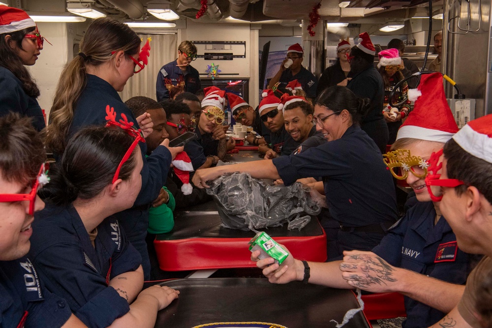 USS Sterett conducts routine operations as part of the Carl Vinson Carrier Strike Group