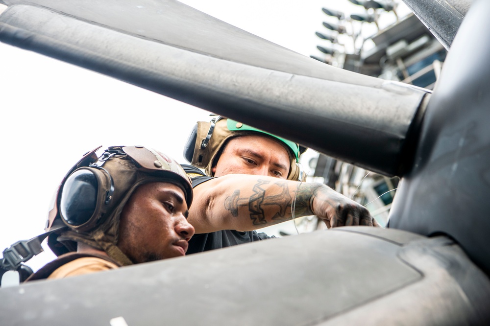 USS Carl Vinson (CVN 70) Conducts Routine Operations in the South China Sea