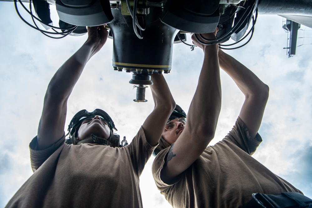 USS Carl Vinson (CVN 70) Conducts Routine Operations in the South China Sea